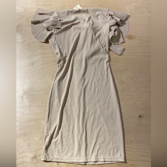 Julia Elegant Beige Button-Down Dress Small/ Medium (GA) - Picture 11 of 11